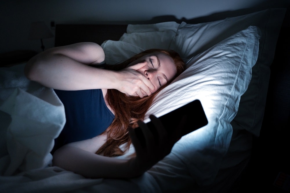 Woman,Using,Smartphone,In,Bed,Late,At,Night,In,Bed