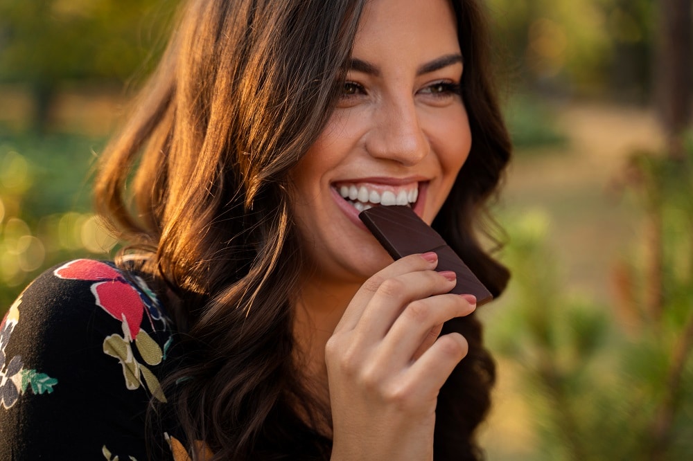 women eating chocolate