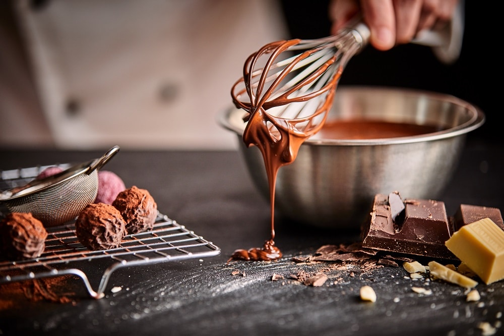 Baker,Or,Chocolatier,Preparing,Chocolate,Bonbons,Whisking,The,Melted,Chocolate