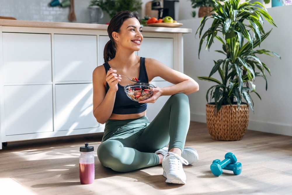 Shot,Of,Athletic,Woman,Eating,A,Healthy,Bowl,Of,Muesli
