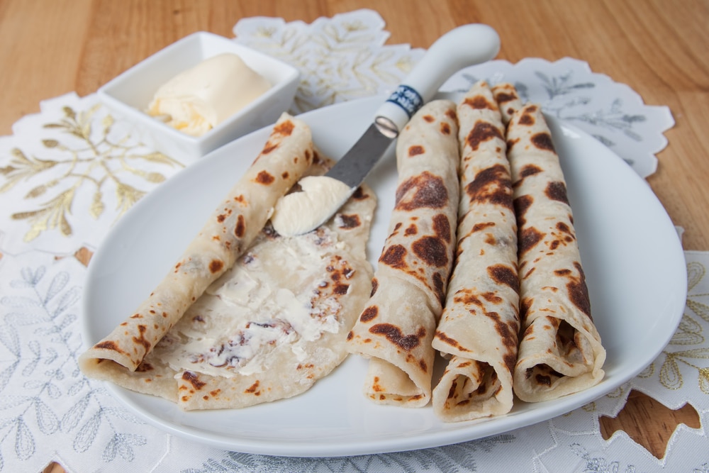 Traditional,Norwegian,Holiday,Lefse,Served,With,Butter