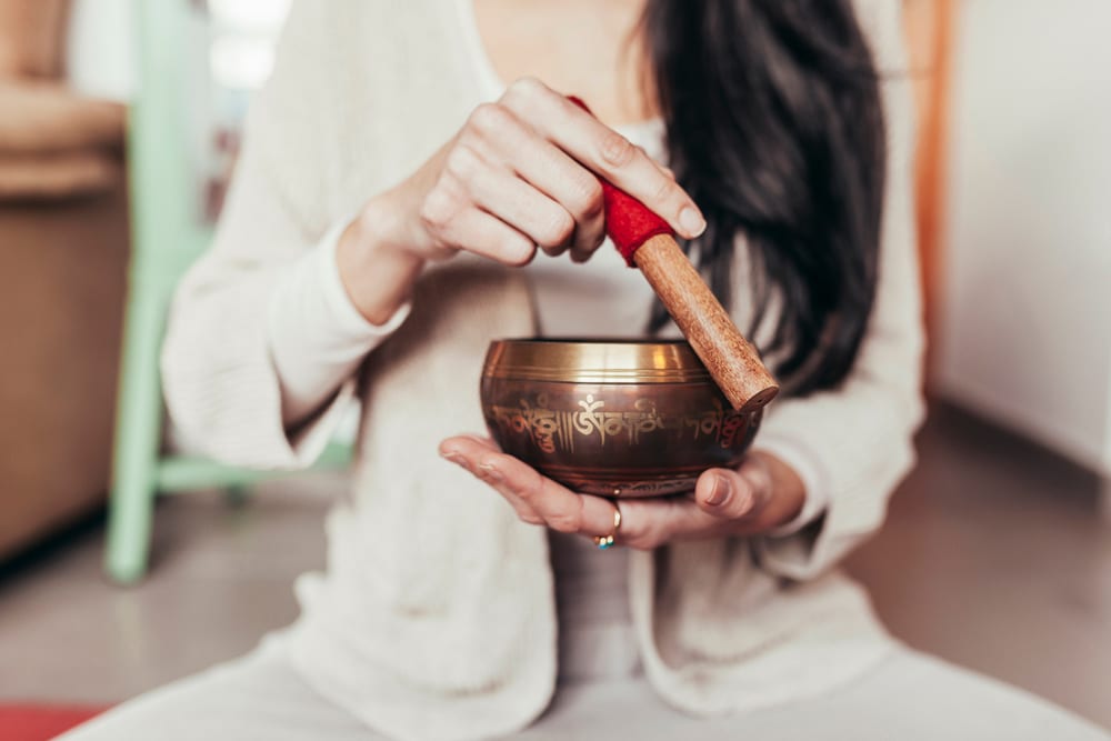 Sound Therapy with Singing Bowls: An Emerging Alternative for Pain and Stress Management